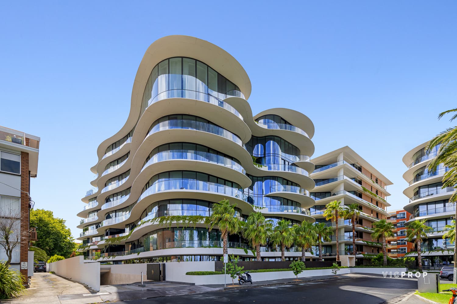 205P/14-16 The Esplanade, St Kilda